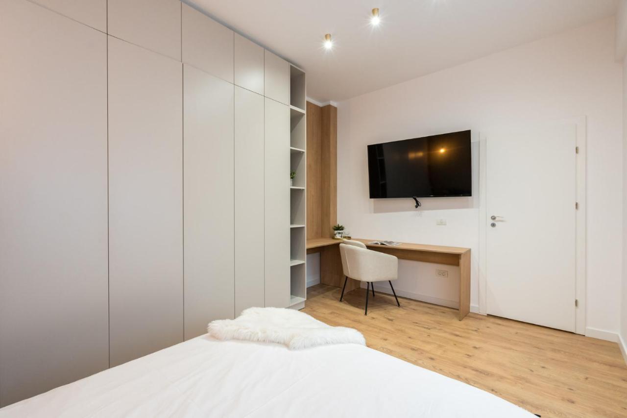 Crystal 3Bdr Apartment In Center Бухарест Екстер'єр фото