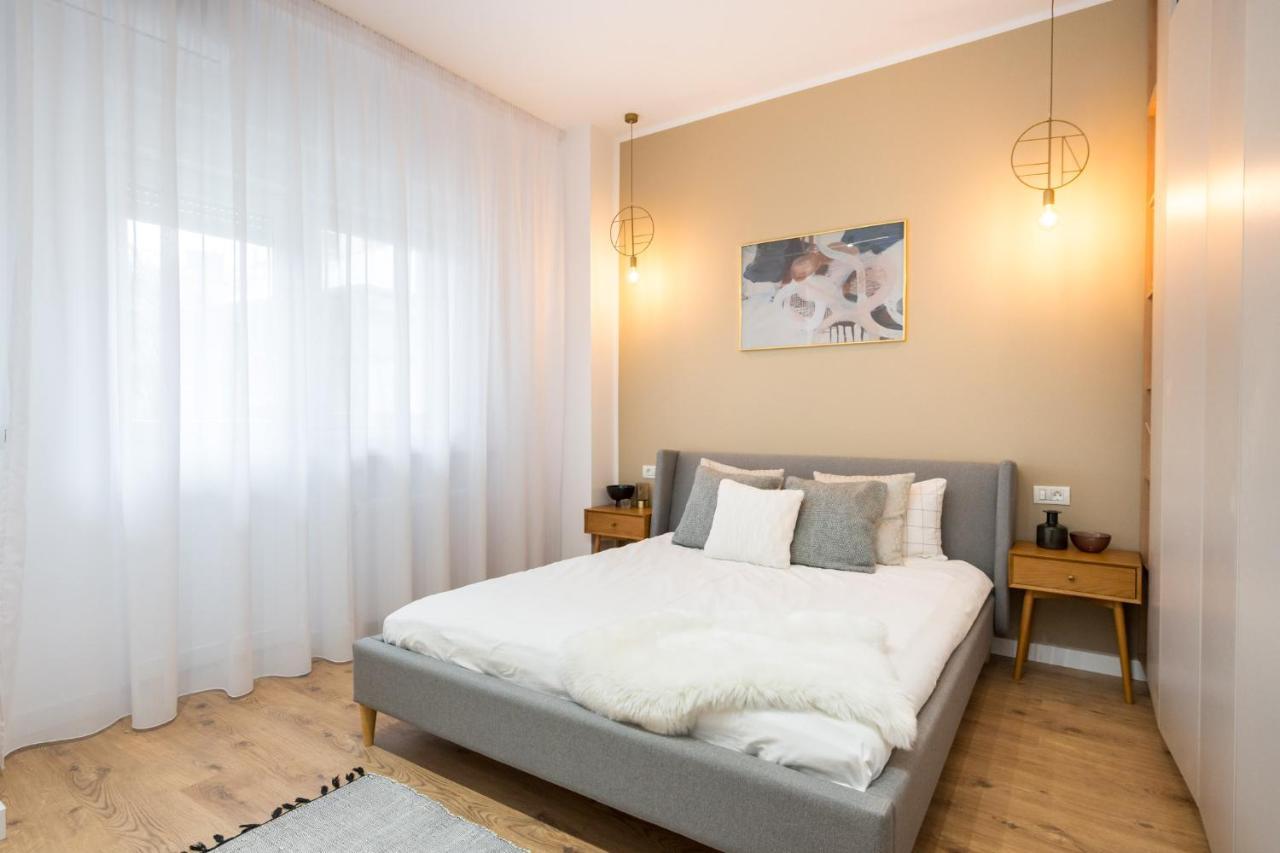 Crystal 3Bdr Apartment In Center Бухарест Екстер'єр фото