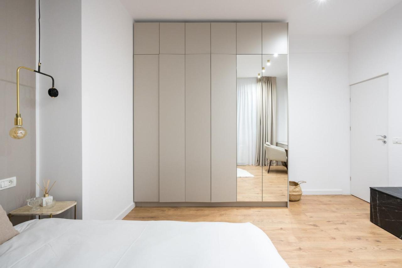 Crystal 3Bdr Apartment In Center Бухарест Екстер'єр фото
