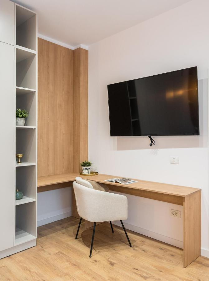 Crystal 3Bdr Apartment In Center Бухарест Екстер'єр фото